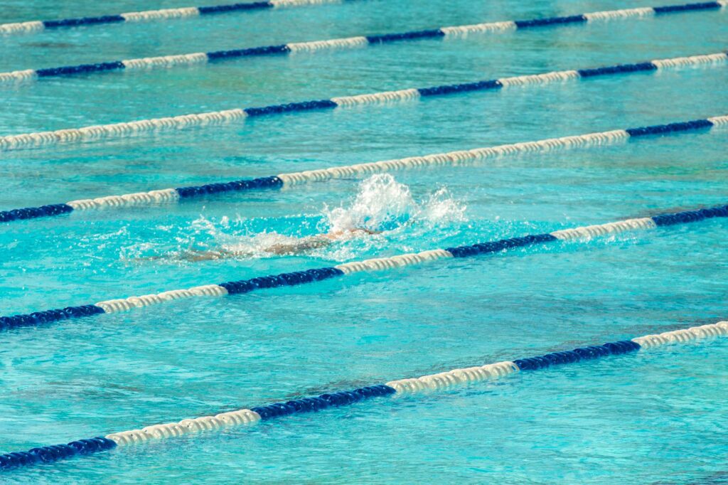 Traitement et contrôle de l'eau d'une piscine publique