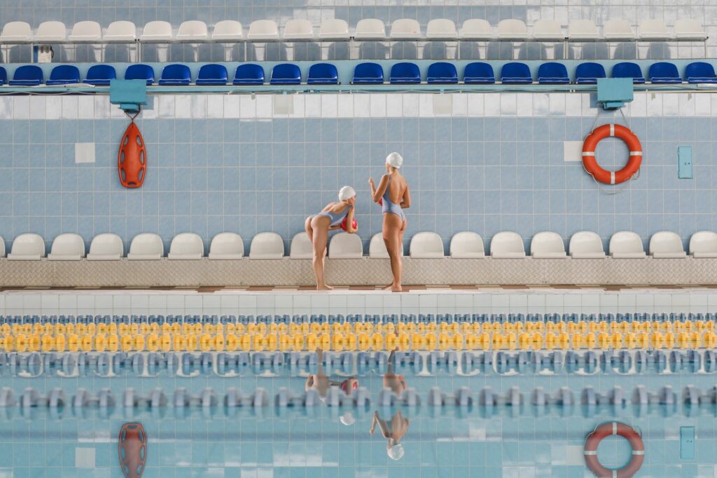 Surveillance d'une piscine publique par un maître-nageur
